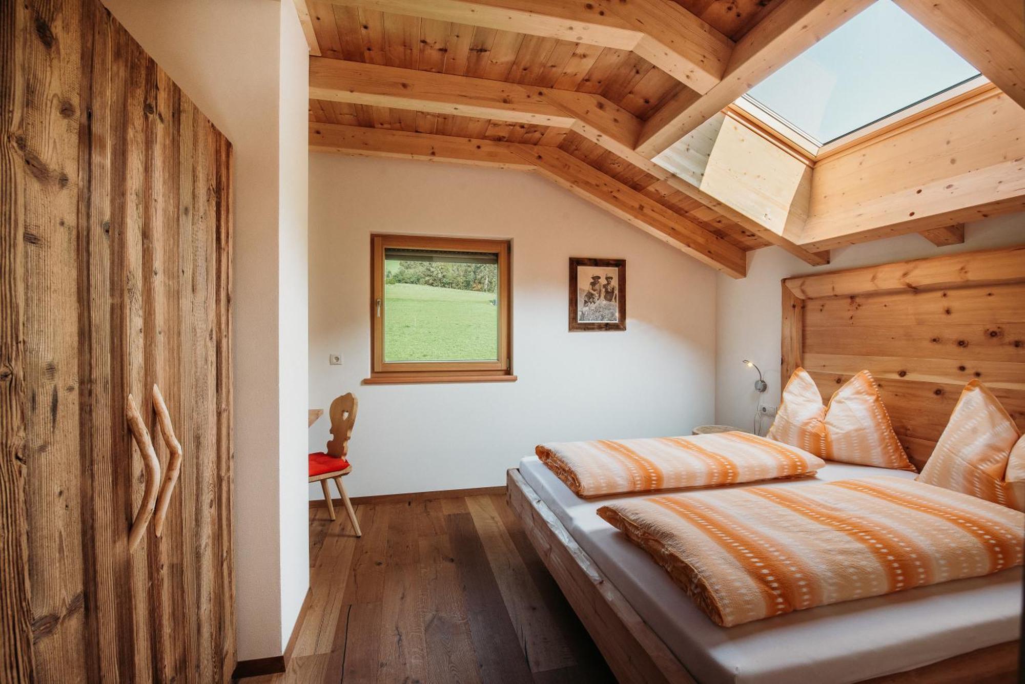 Grosskarnaiderhof Appartements-Bauernhof-Natur Pur Luson Exterior foto